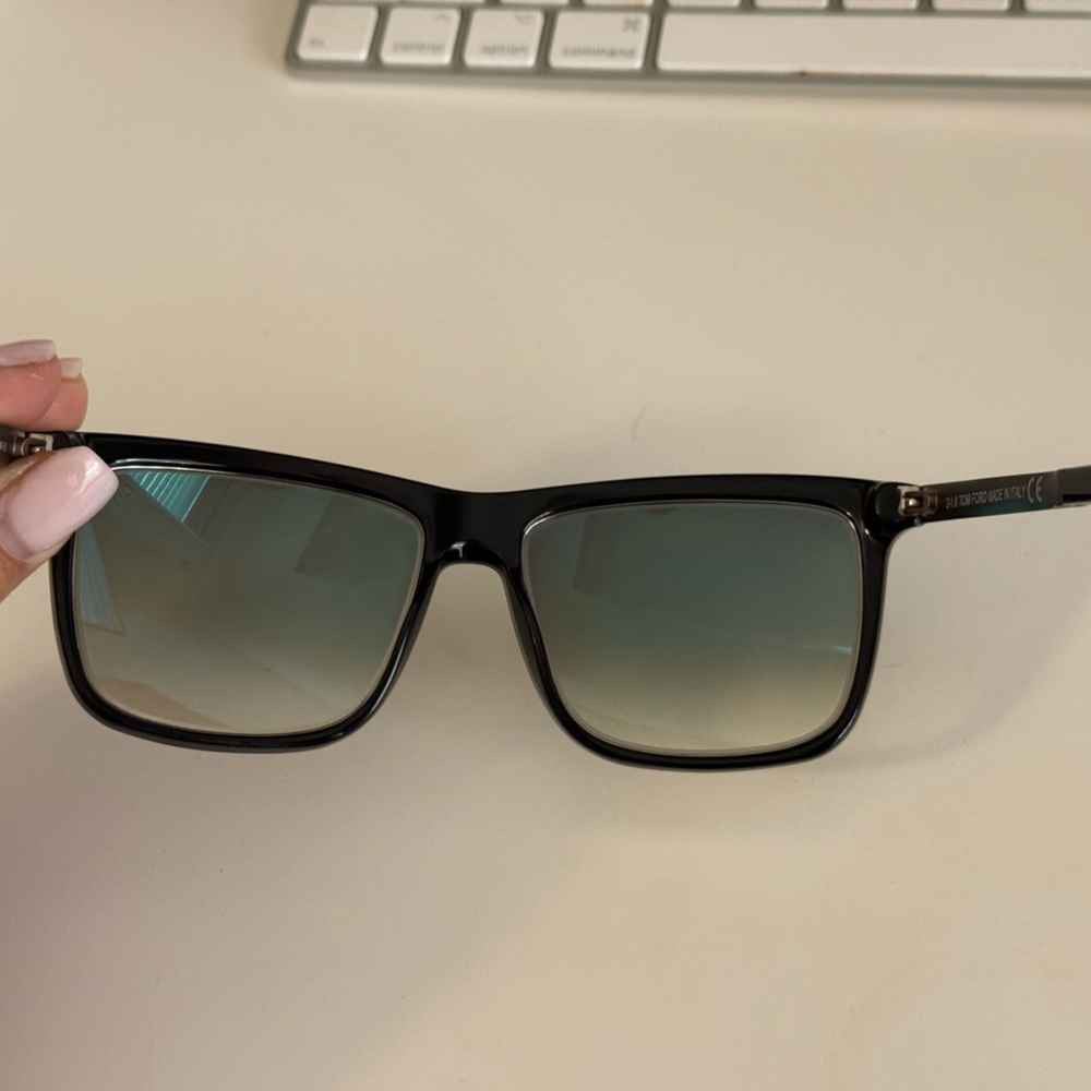 TOM FORD Karlie T392. Black frame with blue gradient shades. - Picture 7 of 12